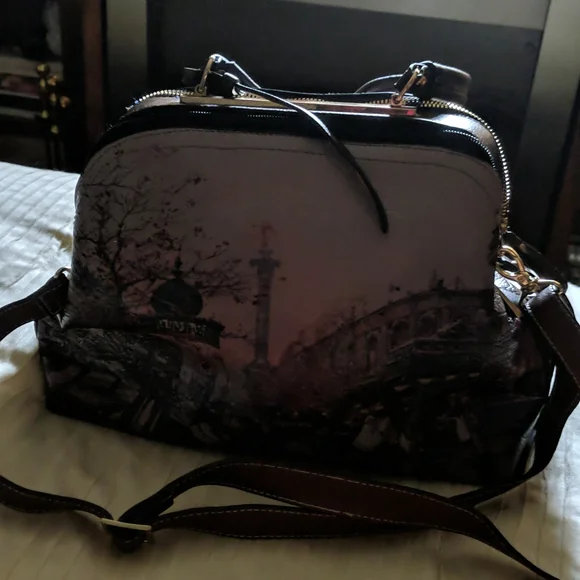 Purse - Picture 1 of 7